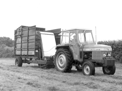 Toucan forage wagon