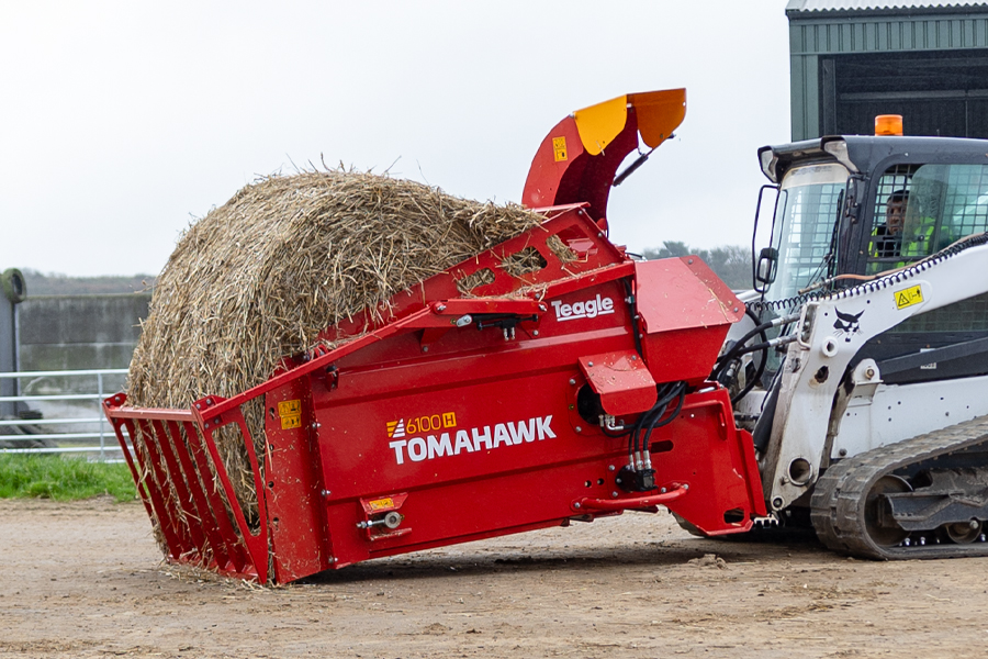 Tomahawk 6100H round bale